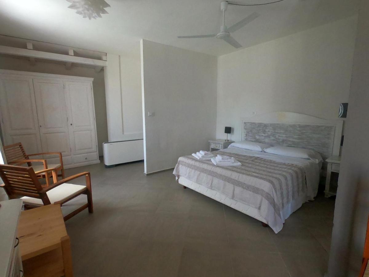Villa La Conchiglia Rooms Cala Liberotto Eksteriør bilde